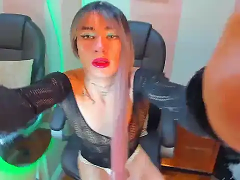 Snapshot of Mila_Leon chatting on November 2025 03:49:01 AM Mila Leon online show from November 2025 03:49:01 AM