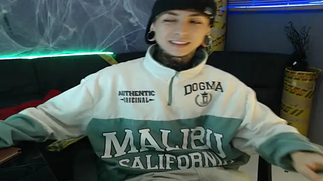 Snapshot of Kuregari_xs chatting on October 2025 04:29:02 AM Kuregari xs online show from October 2025 04:29:02 AM