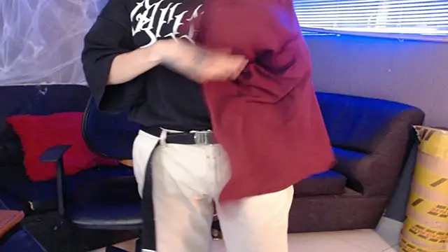 Snapshot of Kuregari_xs chatting on October 2025 04:46:01 AM Kuregari xs online show from October 2025 04:46:01 AM