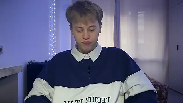 Snapshot of _bee_boy_ chatting on October 2025 02:58:02 PM bee boy online show from October 2025 02:58:02 PM