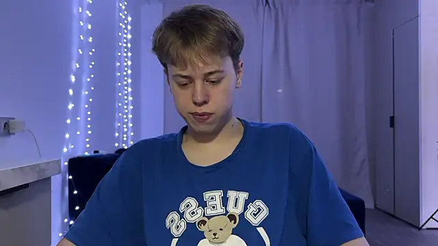 Snapshot of _bee_boy_ chatting on October 2025 03:33:01 PM bee boy online show from October 2025 03:33:01 PM