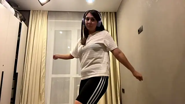 Snapshot of RoseRossi chatting on September 2025 10:53:02 AM RoseRossi online show from September 2025 10:53:02 AM
