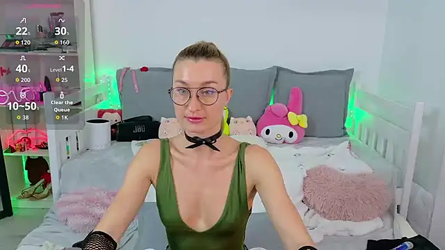 Snapshot of MysticRoxanne chatting on November 2025 09:38:02 PM MysticRoxanne online show from November 2025 09:38:02 PM
