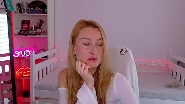 Snapshot of MysticRoxanne chatting on January 2026 10:18:01 AM MysticRoxanne online show from January 2026 10:18:01 AM