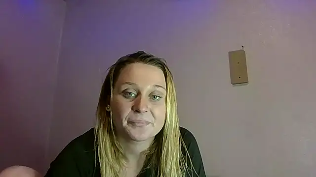 Snapshot of Queen2454 chatting on October 2025 11:46:01 PM Queen2454 online show from October 2025 11:46:01 PM