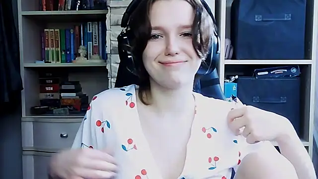 Snapshot of Diana-back chatting on October 2025 06:54:02 AM Diana-back online show from October 2025 06:54:02 AM