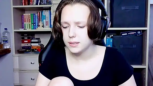 Snapshot of Diana-back chatting on October 2025 07:41:01 AM Diana-back online show from October 2025 07:41:01 AM