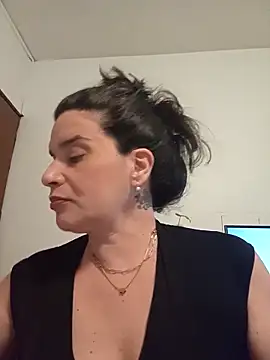 Snapshot of MoritaSalvaj chatting on October 2025 12:27:01 AM MoritaSalvaj online show from October 2025 12:27:01 AM