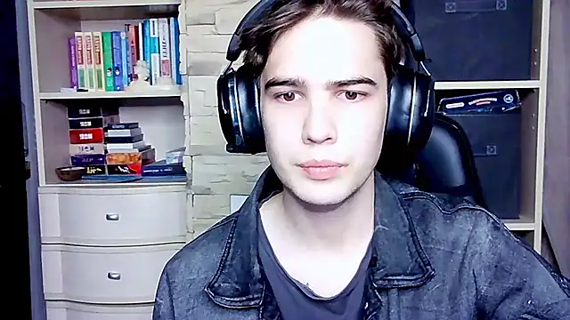  Chris Next Door  online show from October 2025 05:00:01 PM