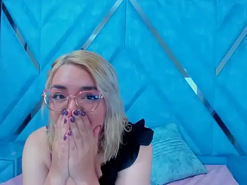 Snapshot of Eily_Blunts chatting on October 2025 01:42:02 PM Eily Blunts online show from October 2025 01:42:02 PM