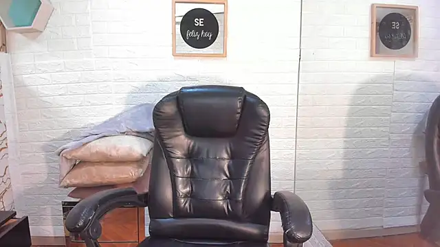 Snapshot of Eily_Blunts chatting on October 2025 01:02:02 PM Eily Blunts online show from October 2025 01:02:02 PM