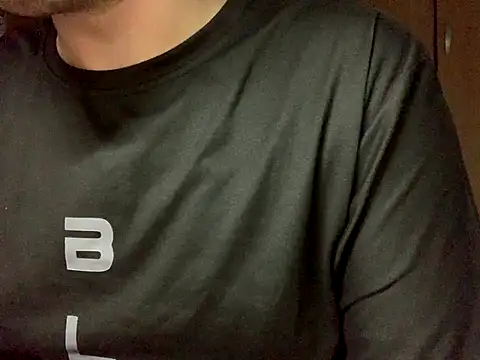 Snapshot of cazzo18cm3 chatting on November 2025 06:34:01 PM cazzo18cm3 online show from November 2025 06:34:01 PM