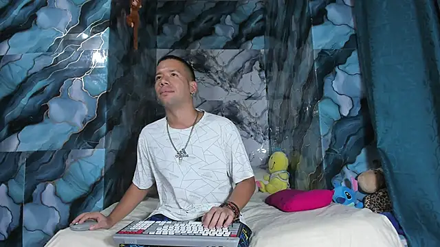 Snapshot of celesteyorucso1 chatting on October 2025 11:27:02 PM celesteyorucso1 online show from October 2025 11:27:02 PM