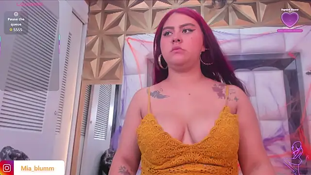 Snapshot of Mia_blumm chatting on November 2025 12:29:02 PM Mia blumm online show from November 2025 12:29:02 PM