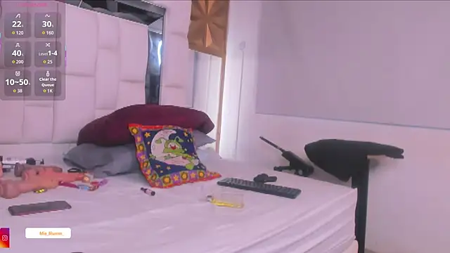 Snapshot of Mia_blumm chatting on November 2025 12:16:01 PM Mia blumm online show from November 2025 12:16:01 PM