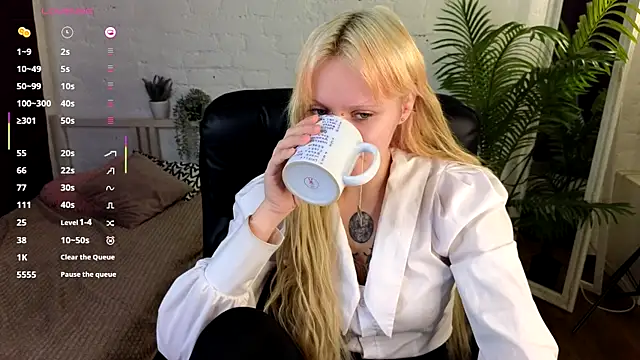 kitten murray  online show from November 2025 05:43:02 AM