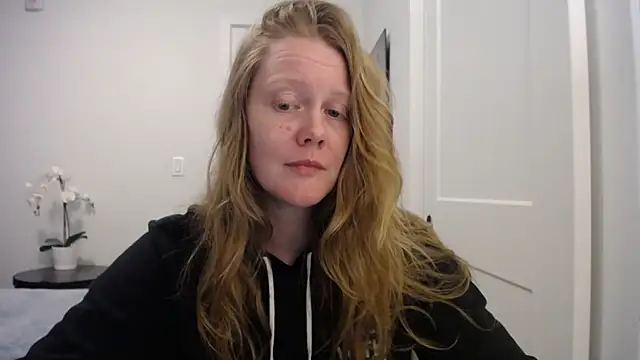 Snapshot of naughtyfox89 chatting on April 2026 03:21:01 AM naughtyfox89 online show from April 2026 03:21:01 AM