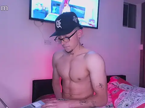 strongManLatino online show from October 2025 01:04:02 AM