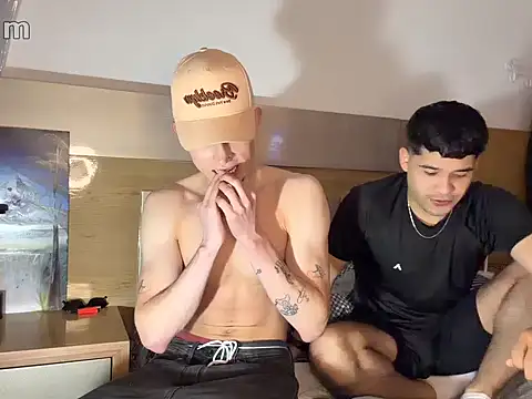 Snapshot of strongManLatino chatting on February 2026 03:24:01 AM strongManLatino online show from February 2026 03:24:01 AM