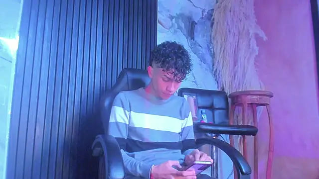 Snapshot of milo_crave chatting on October 2025 01:30:01 PM milo crave online show from October 2025 01:30:01 PM