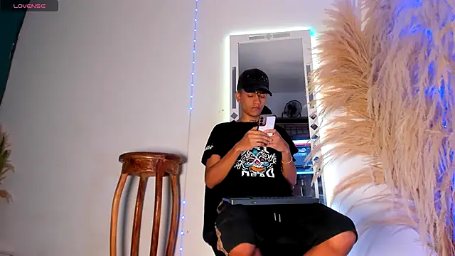 Snapshot of milo_crave chatting on October 2025 12:36:01 PM milo crave online show from October 2025 12:36:01 PM