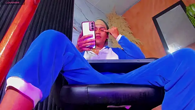 Snapshot of milo_crave chatting on October 2025 07:26:02 PM milo crave online show from October 2025 07:26:02 PM