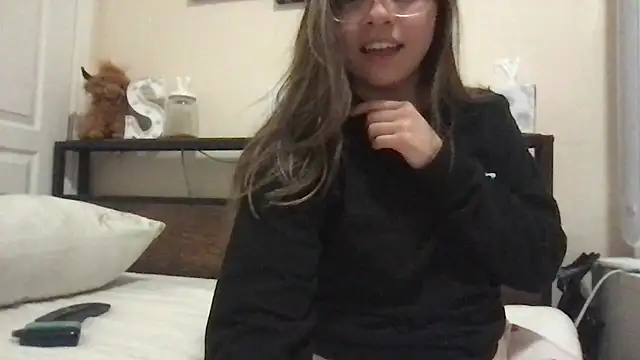 Snapshot of bunnygorl12 chatting on December 2025 03:44:01 AM bunnygorl12 online show from December 2025 03:44:01 AM