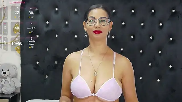 MiaRyder online show from October 2025 01:04:02 PM