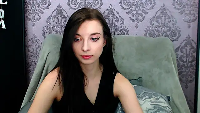DominantLuna online show from April 2026 04:24:02 PM