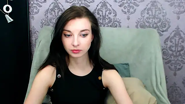 DominantLuna online show from May 2026 07:21:01 PM