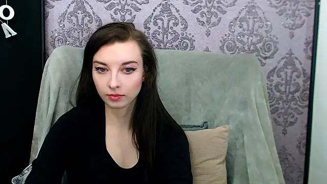 DominantLuna online show from May 2026 07:33:01 PM