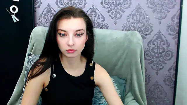 DominantLuna online show from May 2026 07:43:01 PM