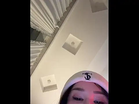 xiaowan x online show from February 2026 01:49:02 PM