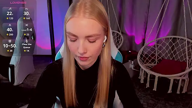 Snapshot of TessaGrays chatting on November 2025 10:16:01 AM TessaGrays online show from November 2025 10:16:01 AM