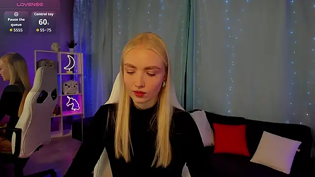 Snapshot of TessaGrays chatting on November 2025 10:25:02 AM TessaGrays online show from November 2025 10:25:02 AM