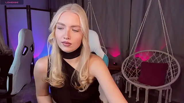 Snapshot of TessaGrays chatting on November 2025 08:09:02 AM TessaGrays online show from November 2025 08:09:02 AM