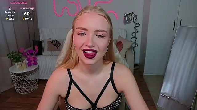 TessaGrays online show from April 2026 10:32:02 AM