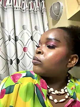 Snapshot of CynnxxxBarb chatting on November 2025 08:10:01 PM CynnxxxBarb online show from November 2025 08:10:01 PM