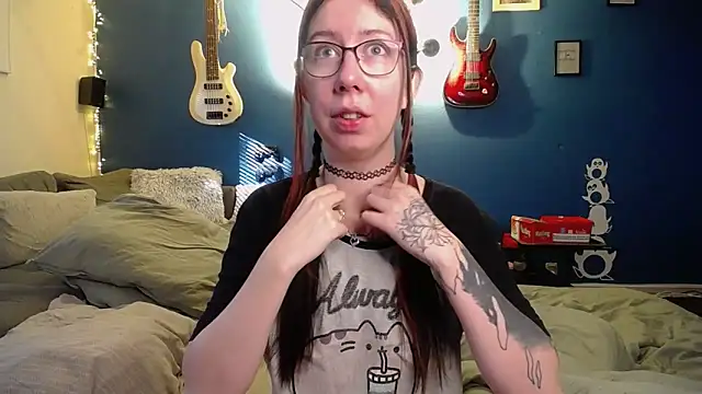 Snapshot of TattooedGirls chatting on October 2025 07:51:01 AM TattooedGirls online show from October 2025 07:51:01 AM