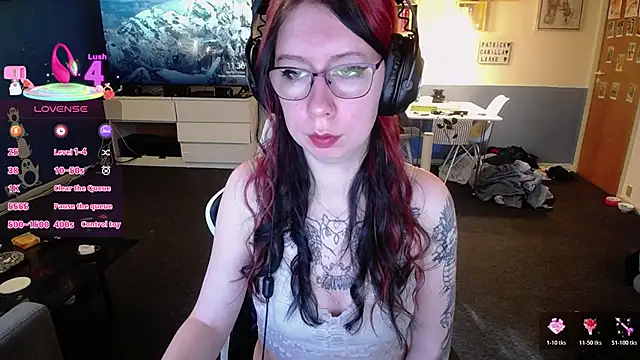 Snapshot of TattooedGirls chatting on November 2025 10:37:01 AM TattooedGirls online show from November 2025 10:37:01 AM