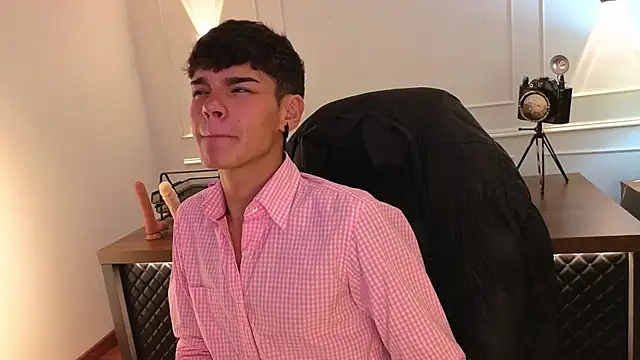 kevienmiet online show from November 2025 03:18:02 AM