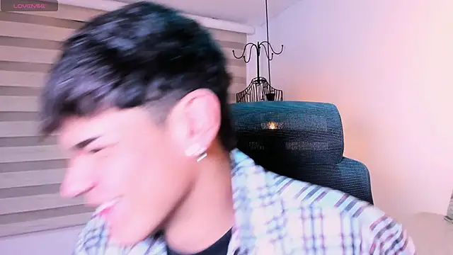 kevienmiet online show from November 2025 03:39:02 AM