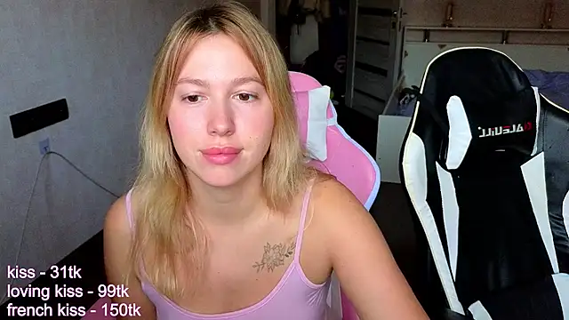 Snapshot of stefany_and_bettany chatting on October 2025 12:58:01 PM stefany and bettany online show from October 2025 12:58:01 PM