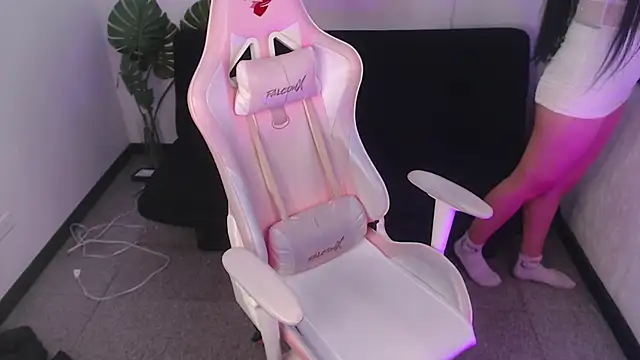 Snapshot of Lexy_Storm_18 chatting on October 2025 07:04:02 PM Lexy Storm 18 online show from October 2025 07:04:02 PM