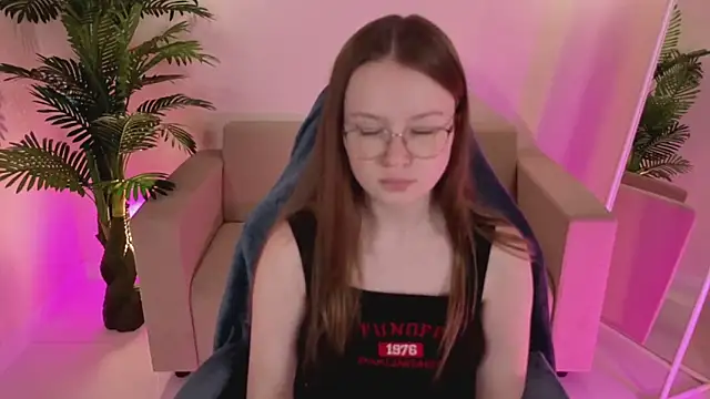 Snapshot of SirenaBlessing chatting on October 2025 01:24:02 AM SirenaBlessing online show from October 2025 01:24:02 AM