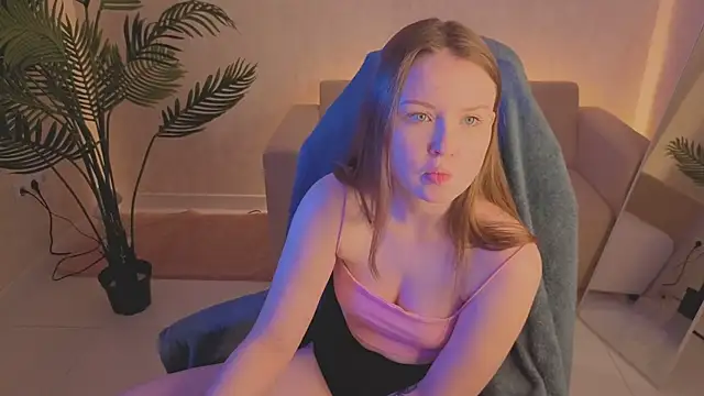 Snapshot of SirenaBlessing chatting on December 2025 05:21:02 PM SirenaBlessing online show from December 2025 05:21:02 PM