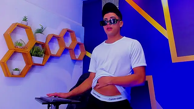 Snapshot of The_Boy_King chatting on October 2025 02:06:02 PM The Boy King online show from October 2025 02:06:02 PM