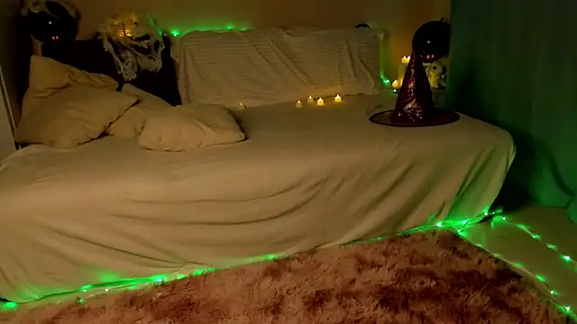 Snapshot of 12aminparis chatting on October 2025 12:28:02 PM 12aminparis online show from October 2025 12:28:02 PM