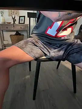 Beefkakey82 online show from November 2025 04:24:01 PM