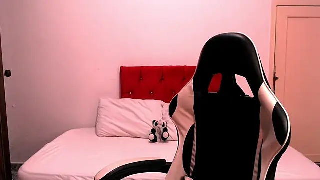 Snapshot of Tainara_ebony chatting on November 2025 07:27:01 PM Tainara ebony online show from November 2025 07:27:01 PM